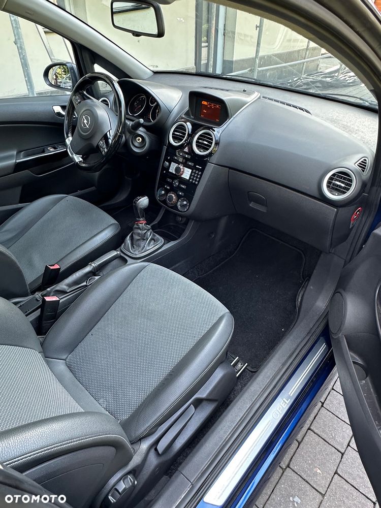Opel Corsa 1.4 16V Cosmo - 9
