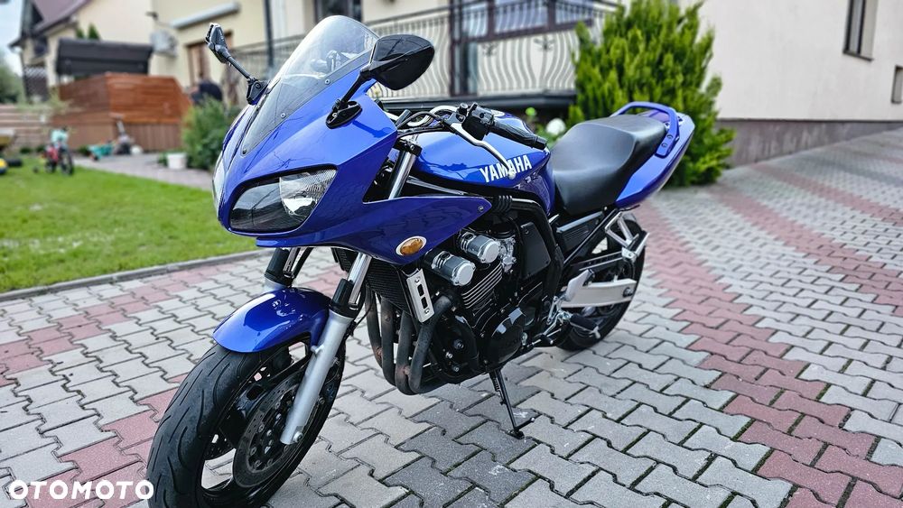 Yamaha FZS - 6