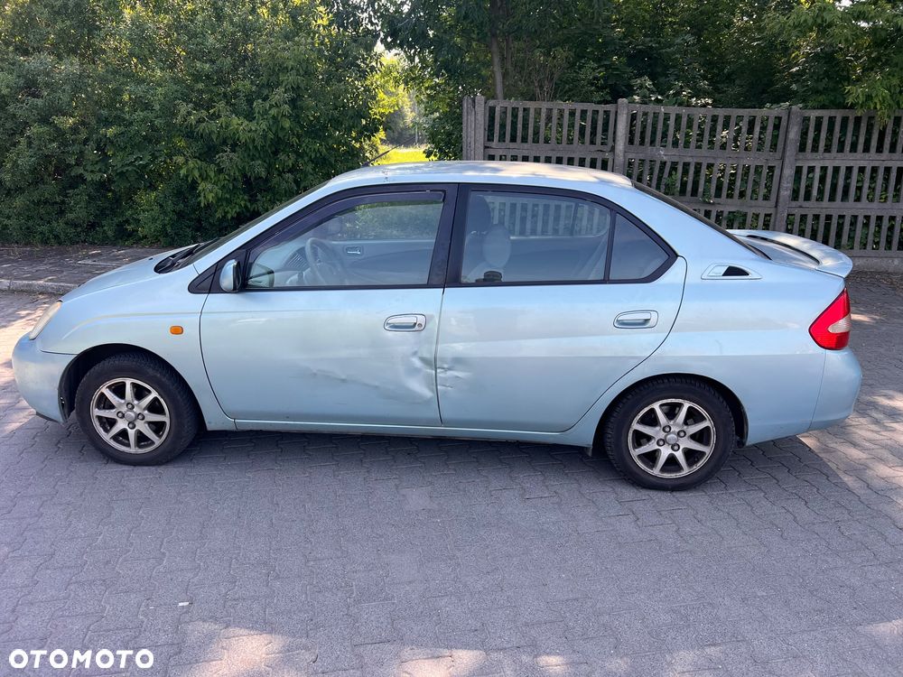 Toyota Prius - 3