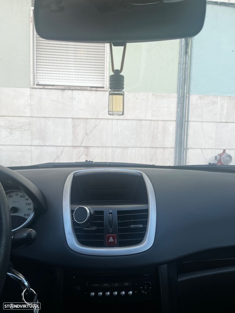 Peugeot 207 1.4 16V Trendy - 8