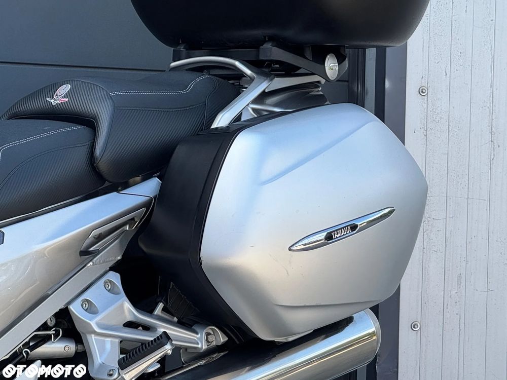 Yamaha FJR - 28