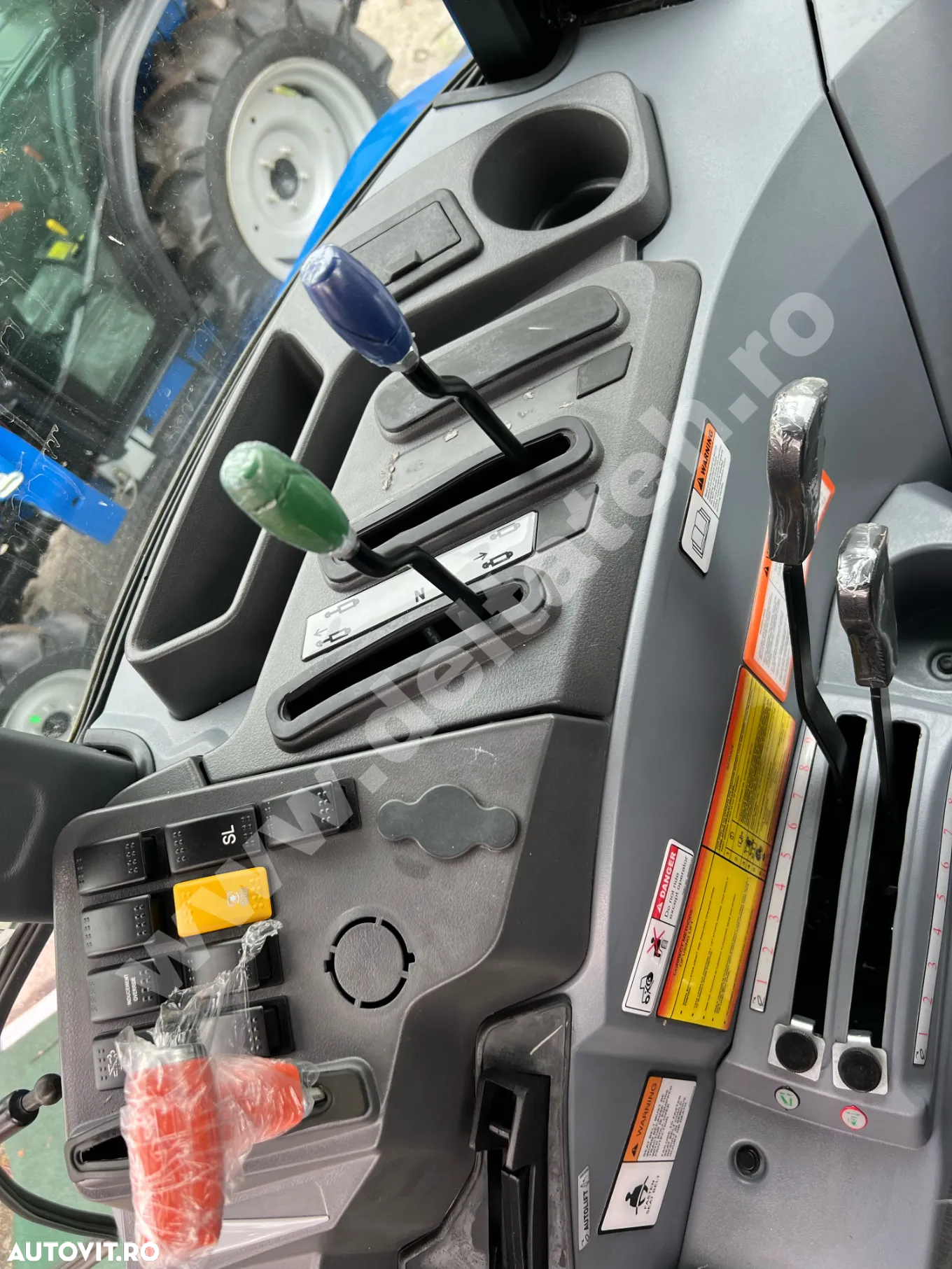 Solis Tractor NOU, Model S60 + CABINA - 3