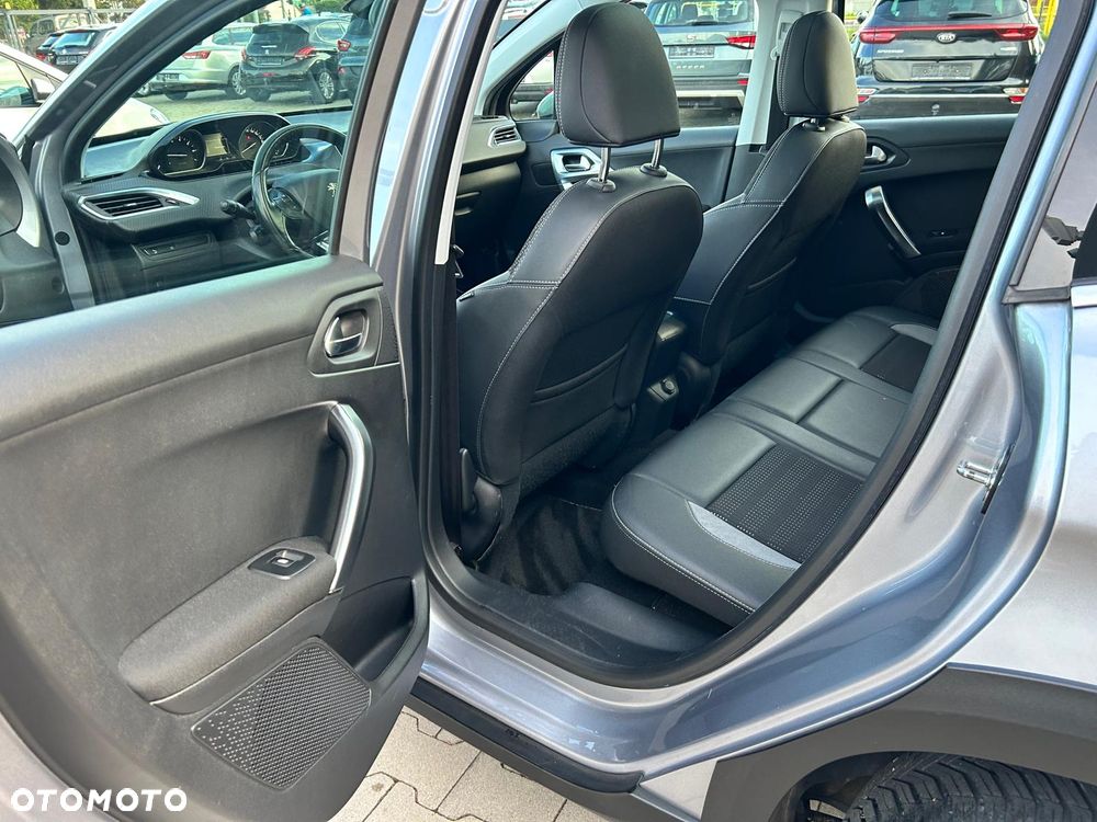 Peugeot 2008 1.2 Pure Tech GPF Allure S&S EAT6 - 22