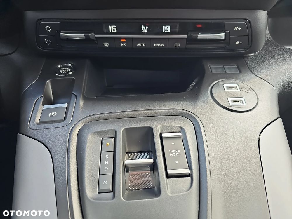 Opel COMBO 5-miescowy automat - 24