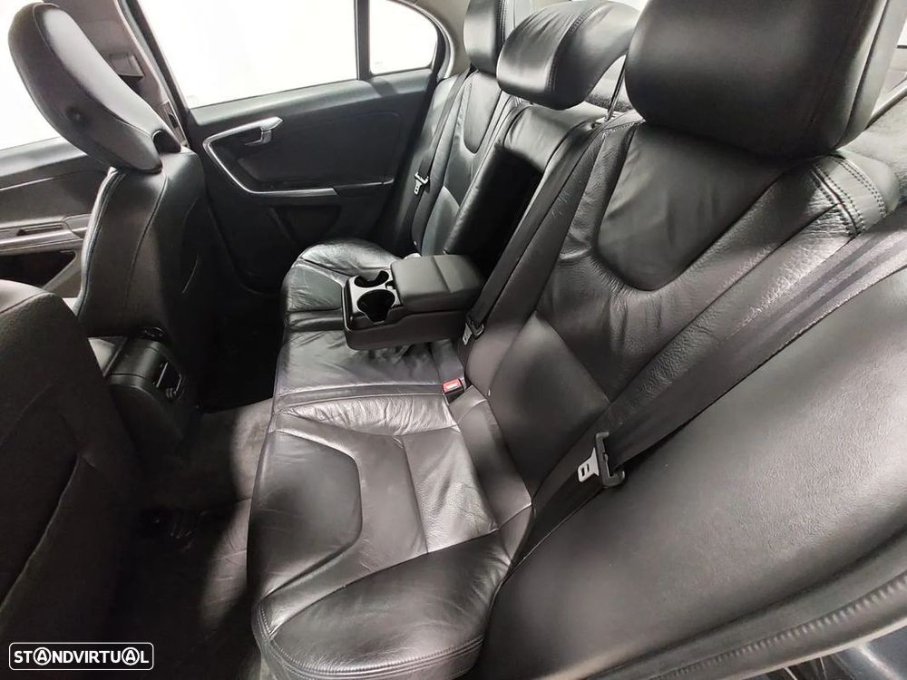 Volvo V60 2.0 D3 Momentum - 19