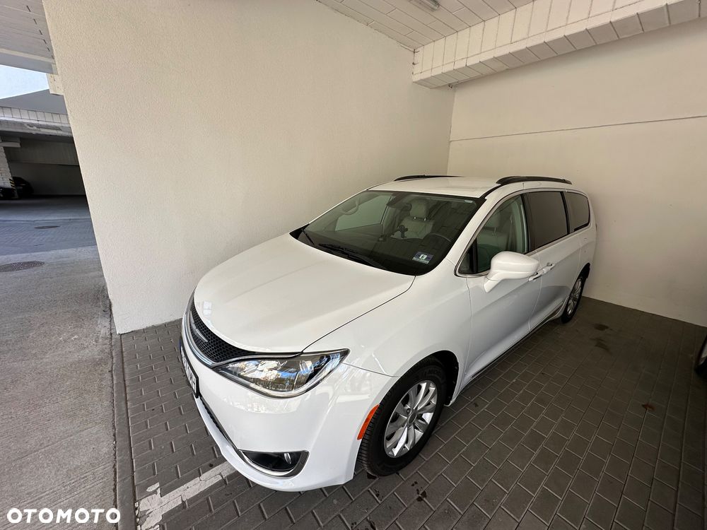 Chrysler Pacifica - 4