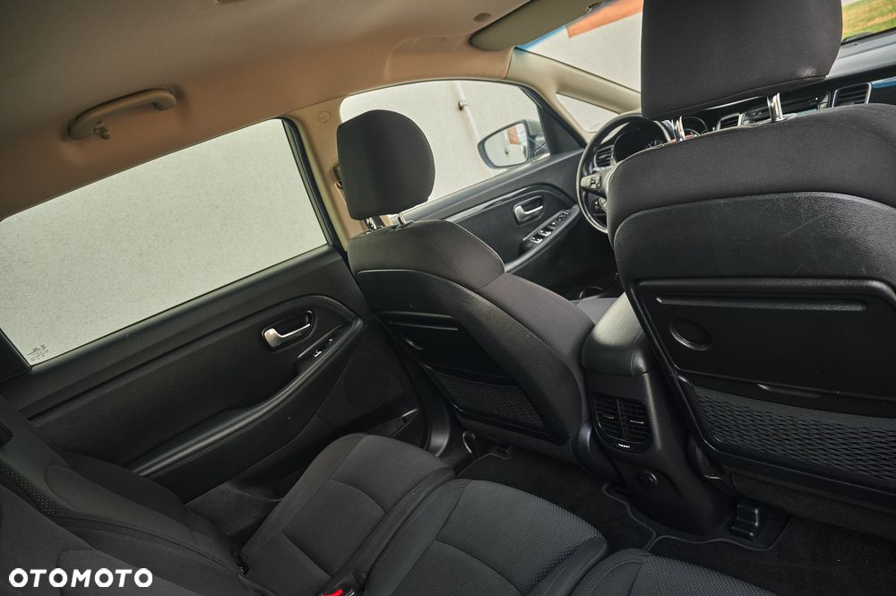 Kia Carens 1.6 GDI Attract - 29