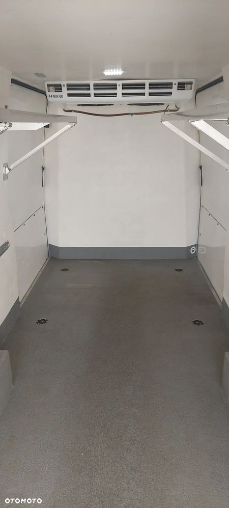 Mercedes-Benz Sprinter - 8