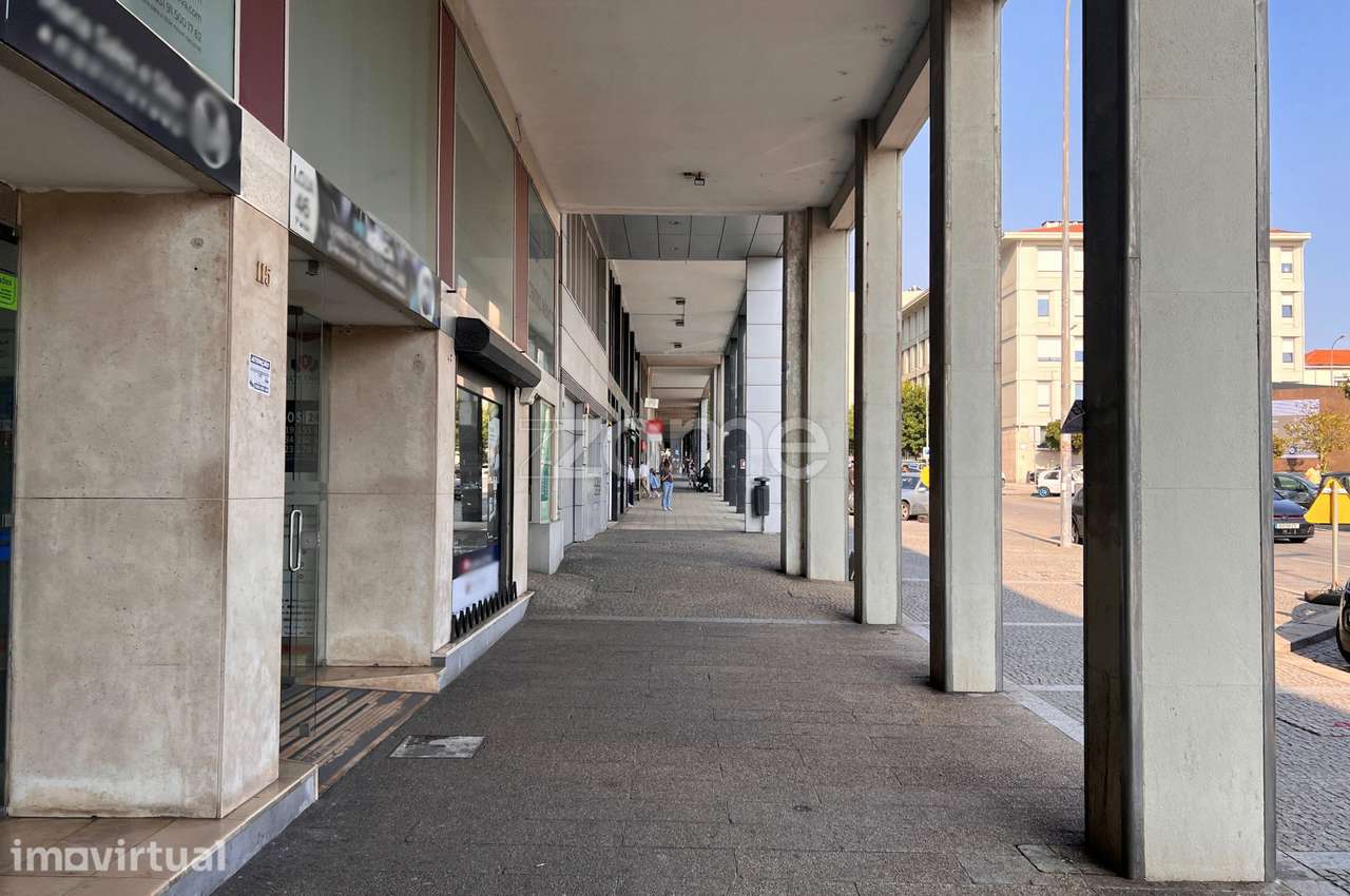 LOJA COMERCIAL NO CORAÇAO DE MATOSINHOS COM 336m2 - Grande imagem: 2/17