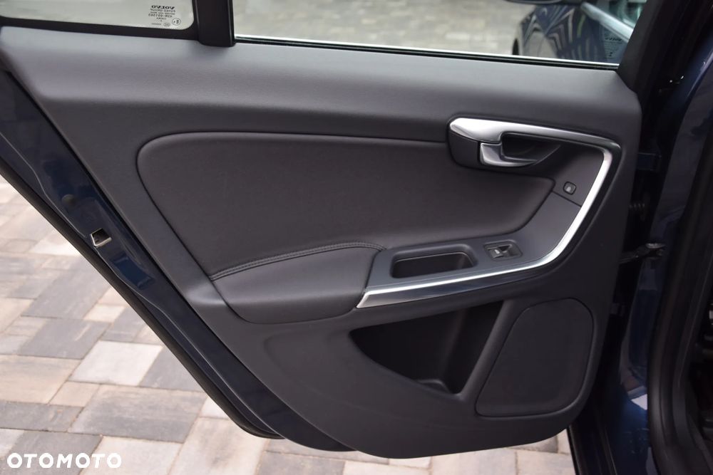 Volvo V60 D3 Momentum - 18