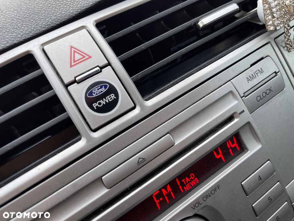 Ford Kuga - 14