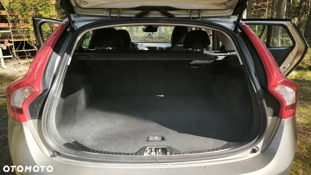 Volvo V60 D4 Drive-E Momentum - 12