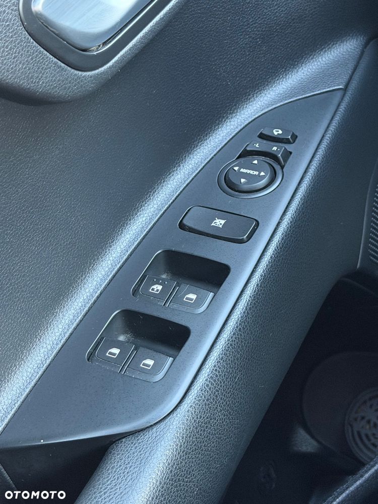 Kia Stonic - 32