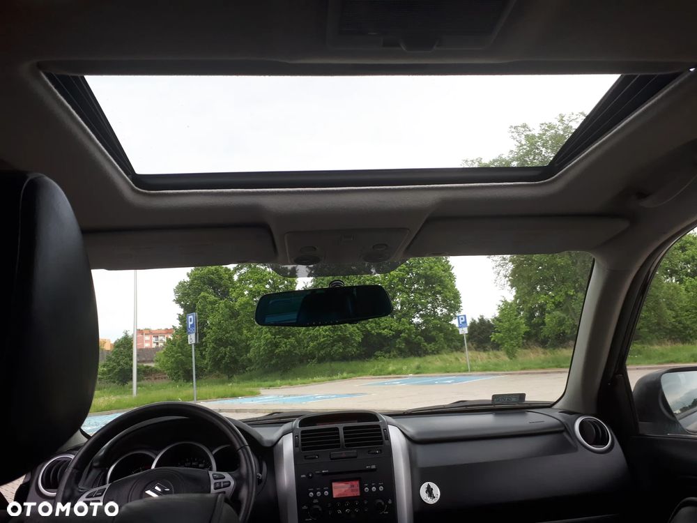 Suzuki Grand Vitara 2.0 Club Family - 17