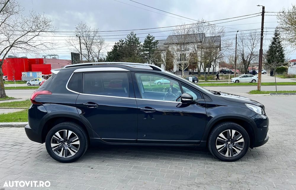 Peugeot 2008 1.2 PureTech Turbo S&S Allure - 11