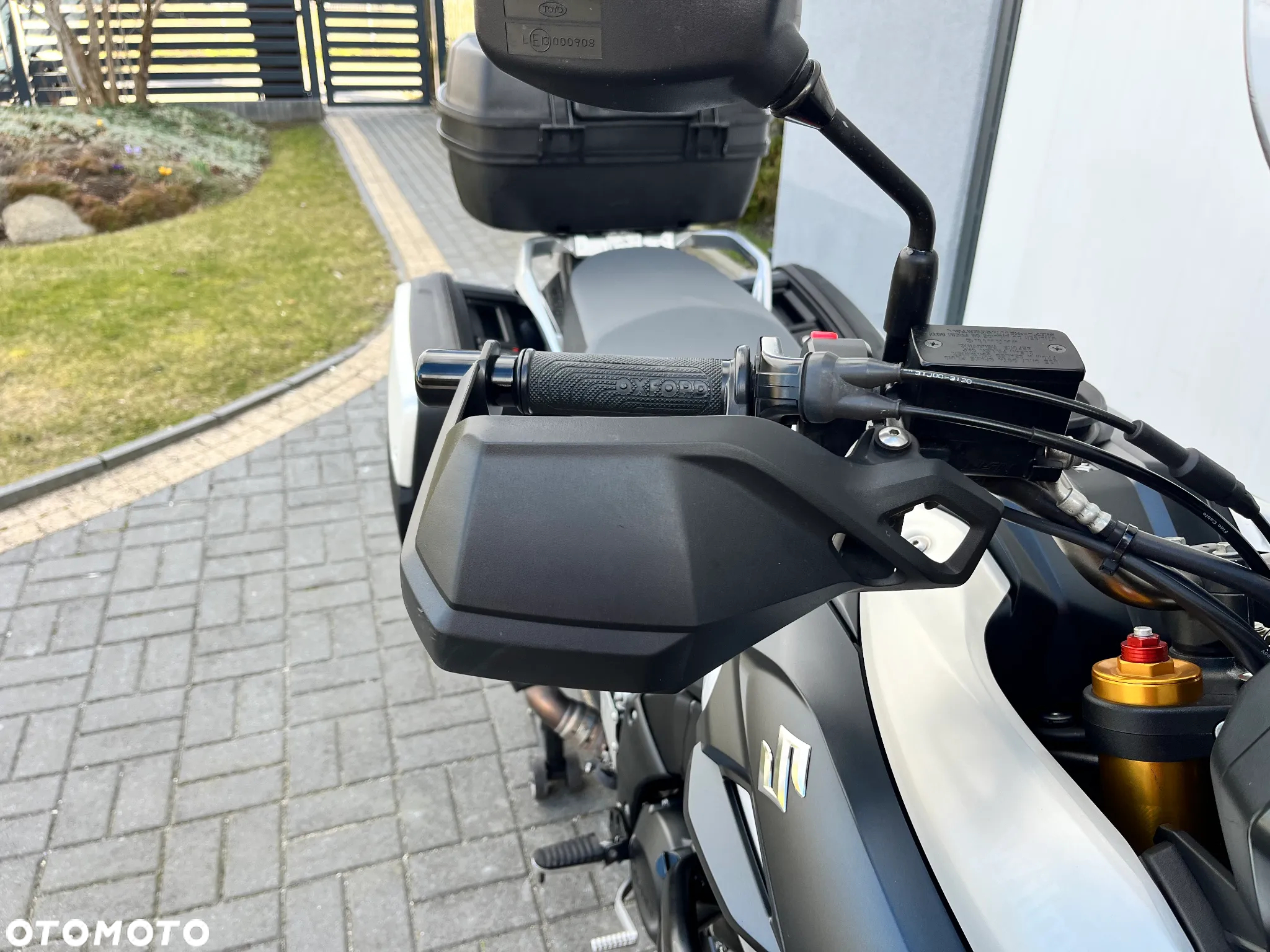 Suzuki V-STROM - 25