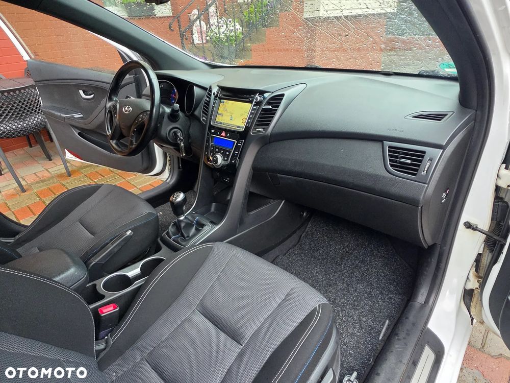 Hyundai i30 blue 1.6 CRDi Passion - 3