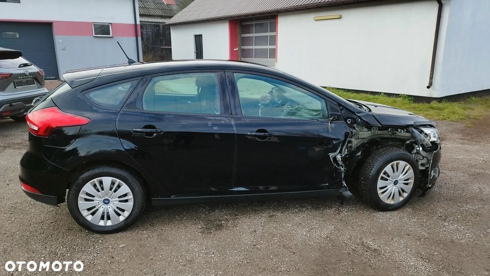 Ford Focus 1.6 TI-VCT Ambiente - 2