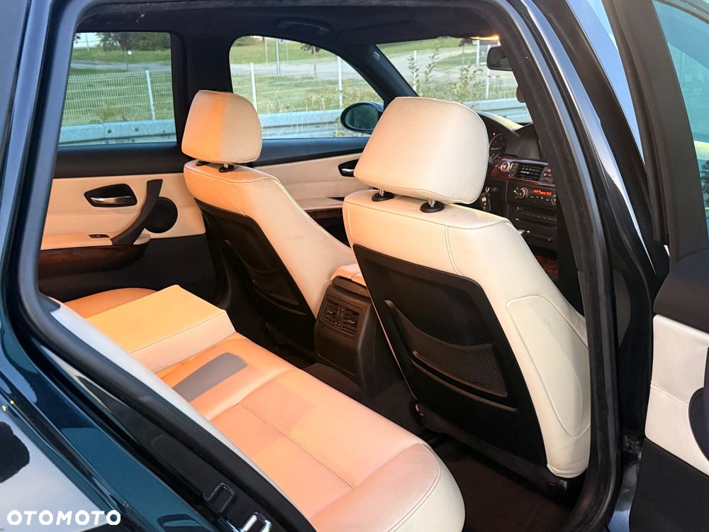 BMW Seria 3 320i - 15