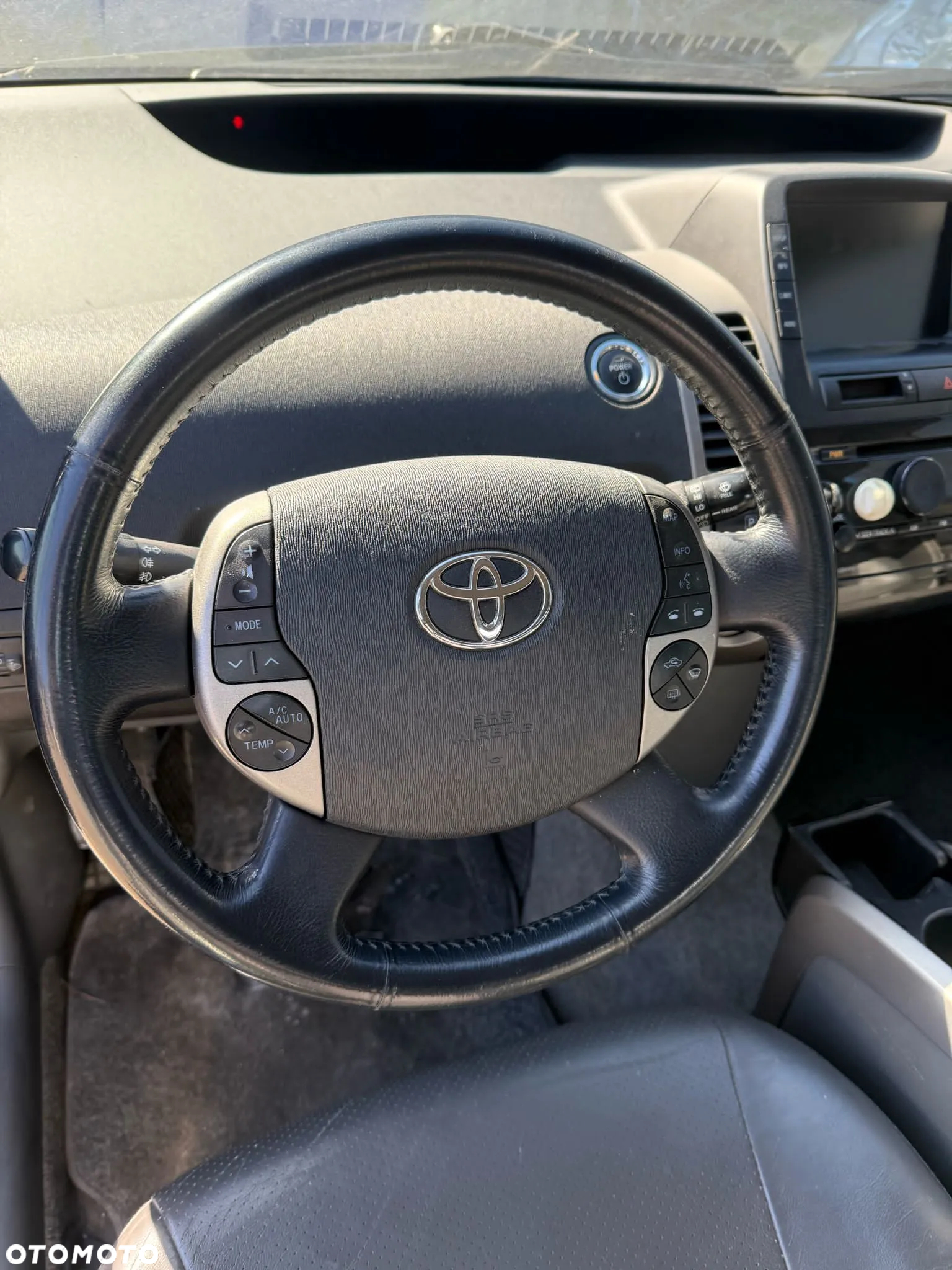 Toyota Prius (Hybrid) Executive - 8
