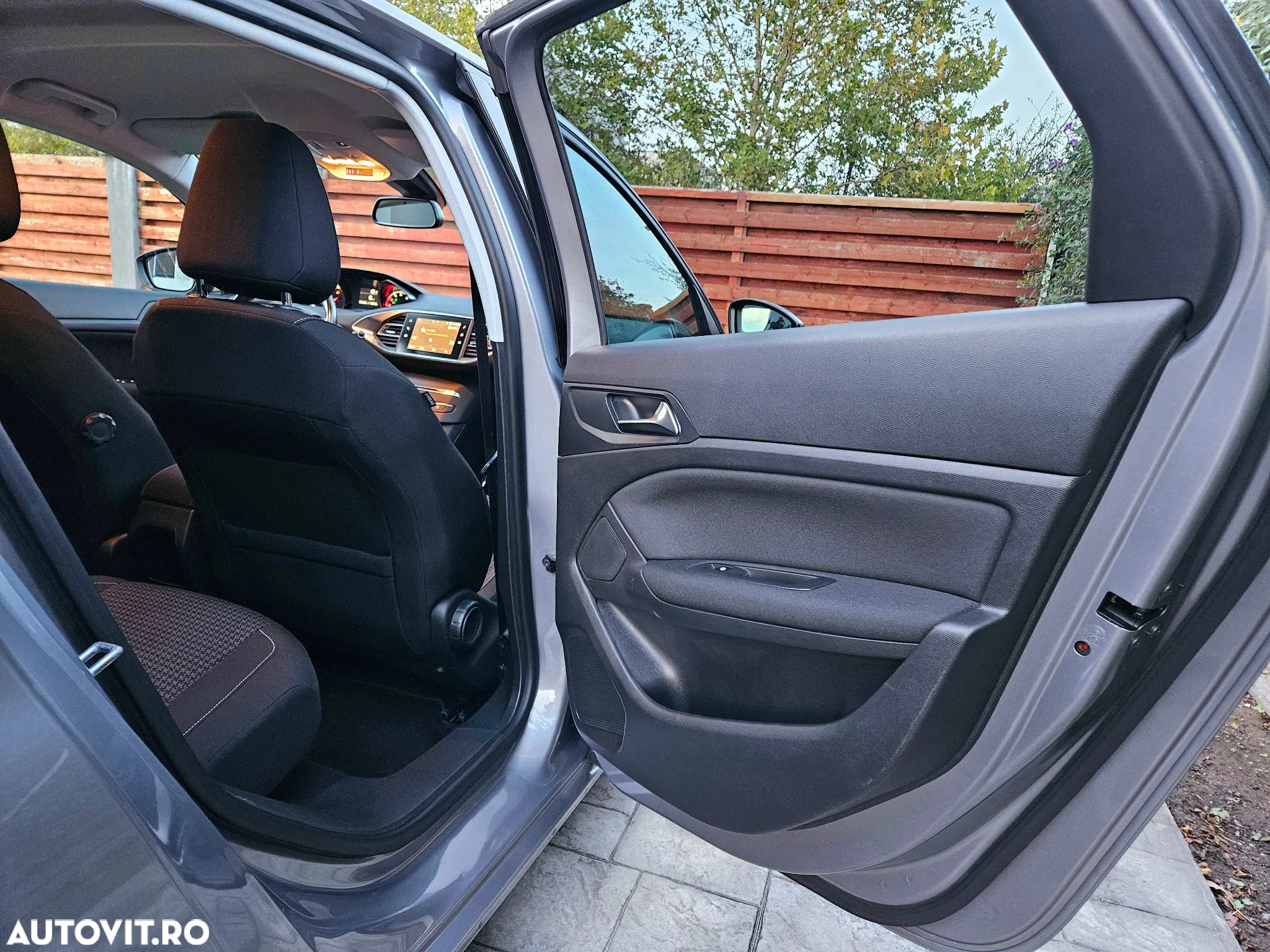 Peugeot 308 SW BlueHDi 120 EAT6 Stop & Start Active Business-Paket - 21