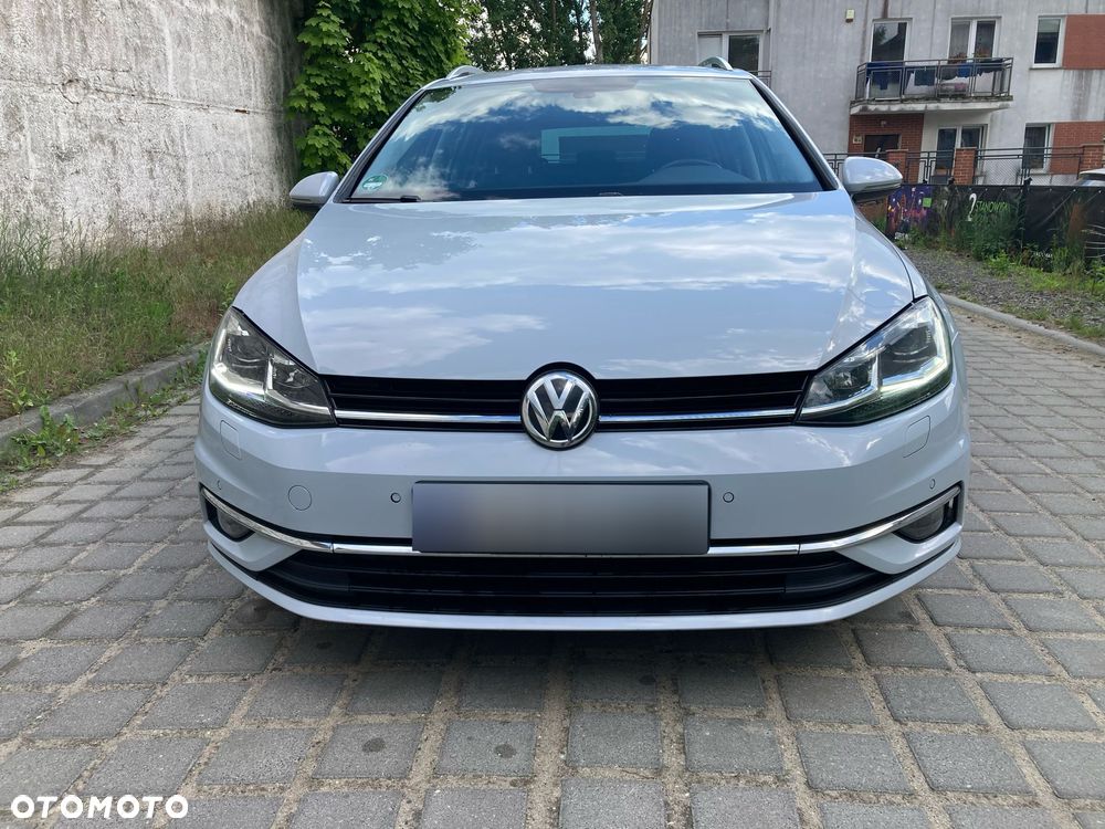 Volkswagen Golf - 1