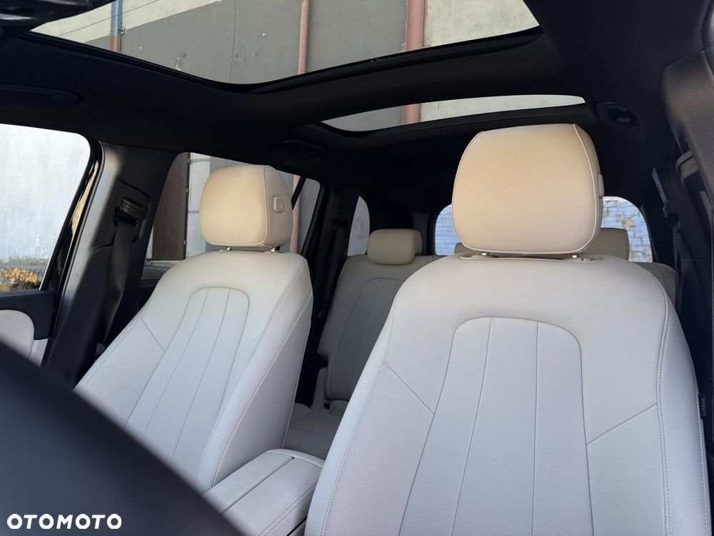 Mercedes-Benz GLB - 12