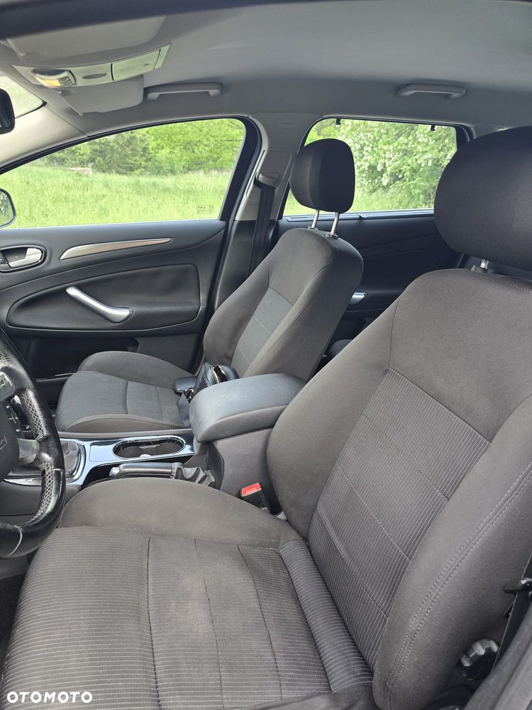 Ford Mondeo 2.0 Ambiente - 19