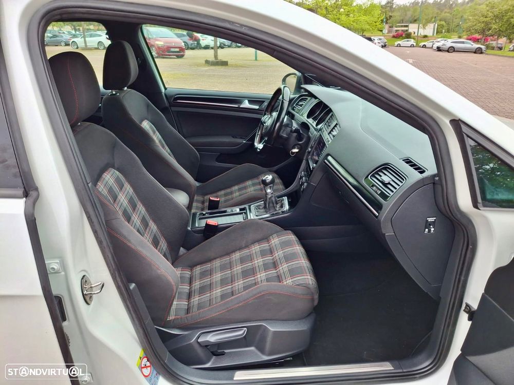 VW Golf GTI Performance BlueMotion - 20