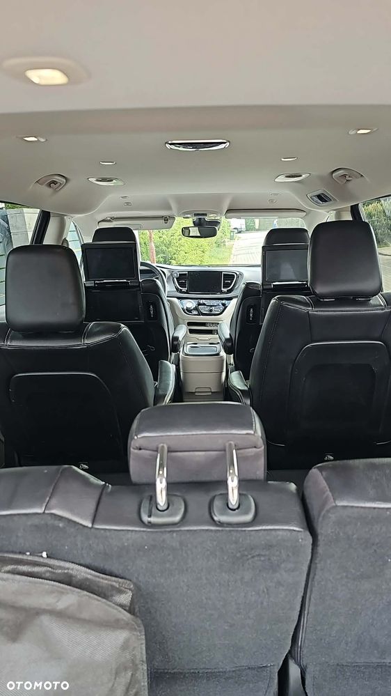 Chrysler Pacifica - 11