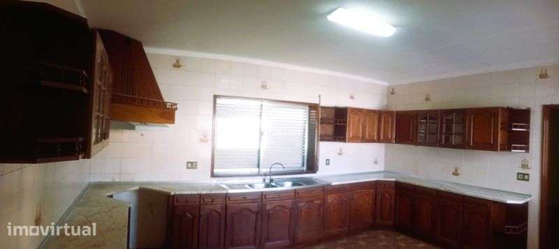 Atenção Investidores Moradia T5 para Dividir em 3 Apartamentos - Grande imagem: 2/12
