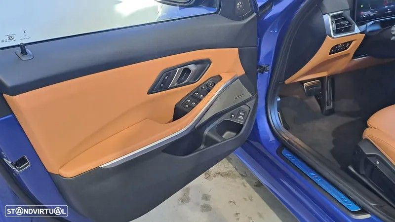 BMW 320 e Pack Desportivo M Auto - 25