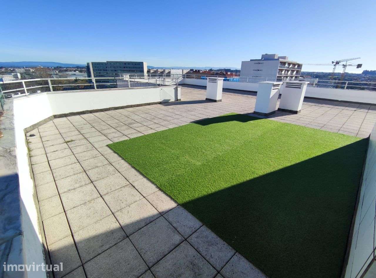 T2 junto ao glicinias com 196m2 de terraço - Grande imagem: 3/21