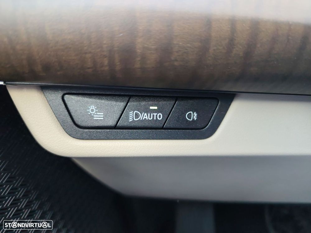 BMW iX1 eDrive20 Pack Desportivo M - 25