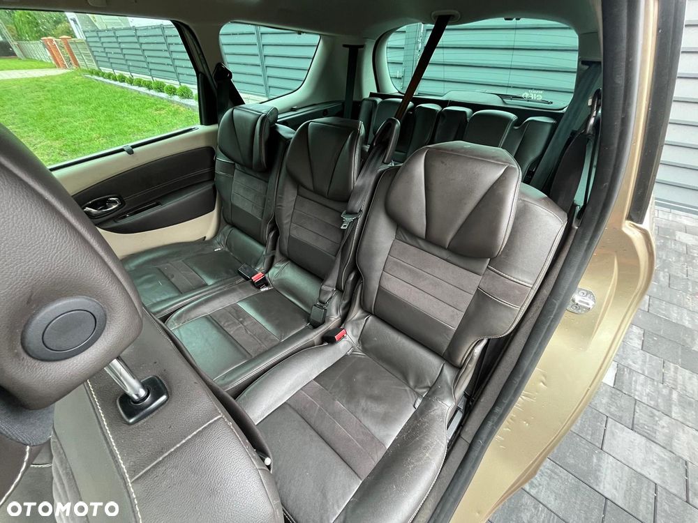 Renault Grand Scenic - 12