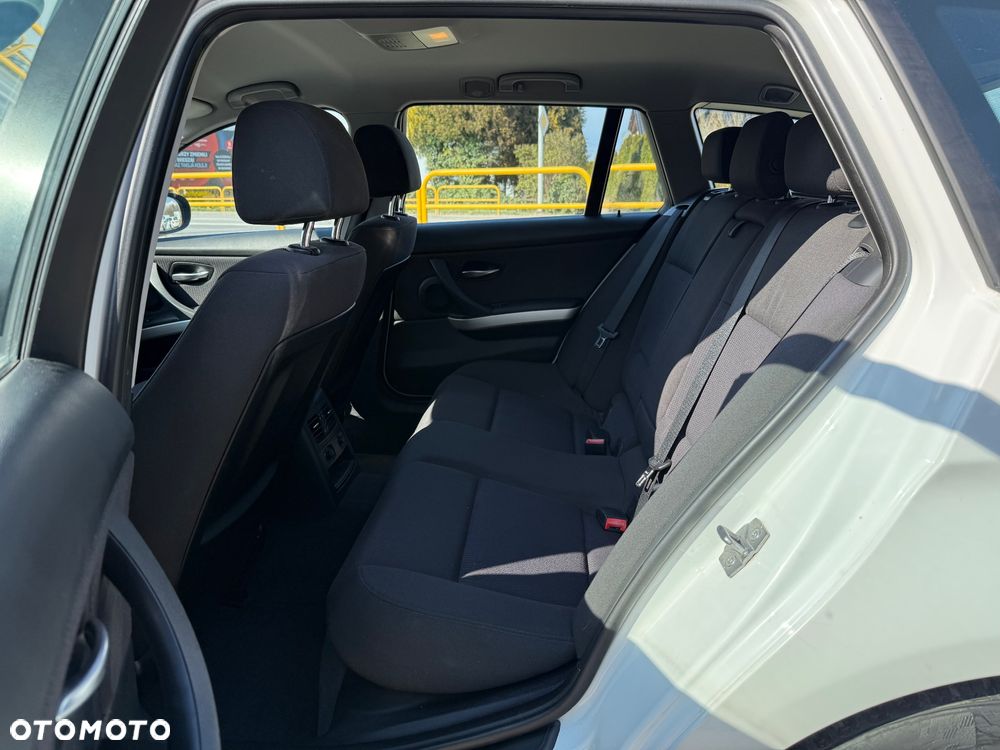 BMW Seria 3 320d xDrive DPF - 22