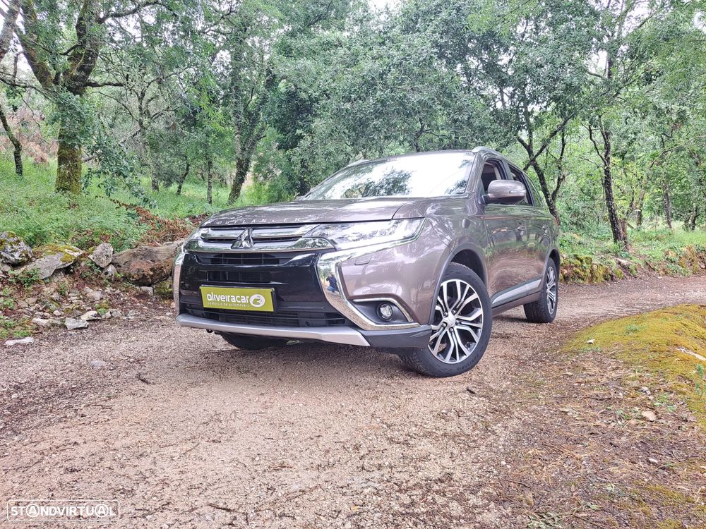 Mitsubishi Outlander 2.2 DI-D Intense - 11