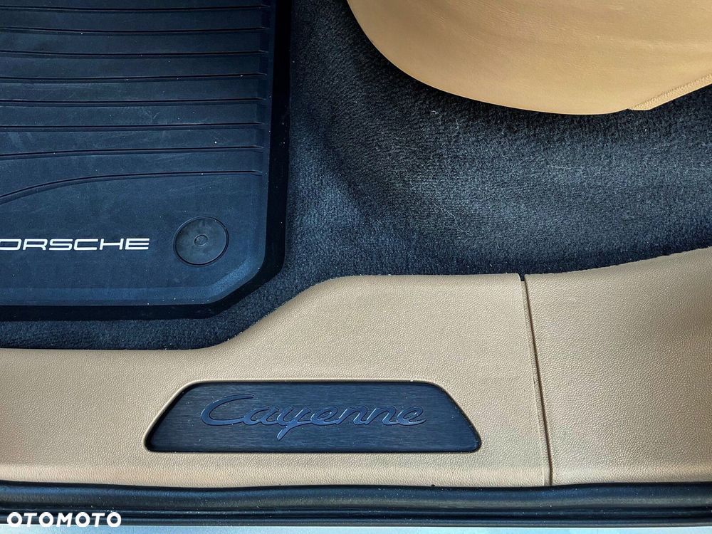 Porsche Cayenne - 24
