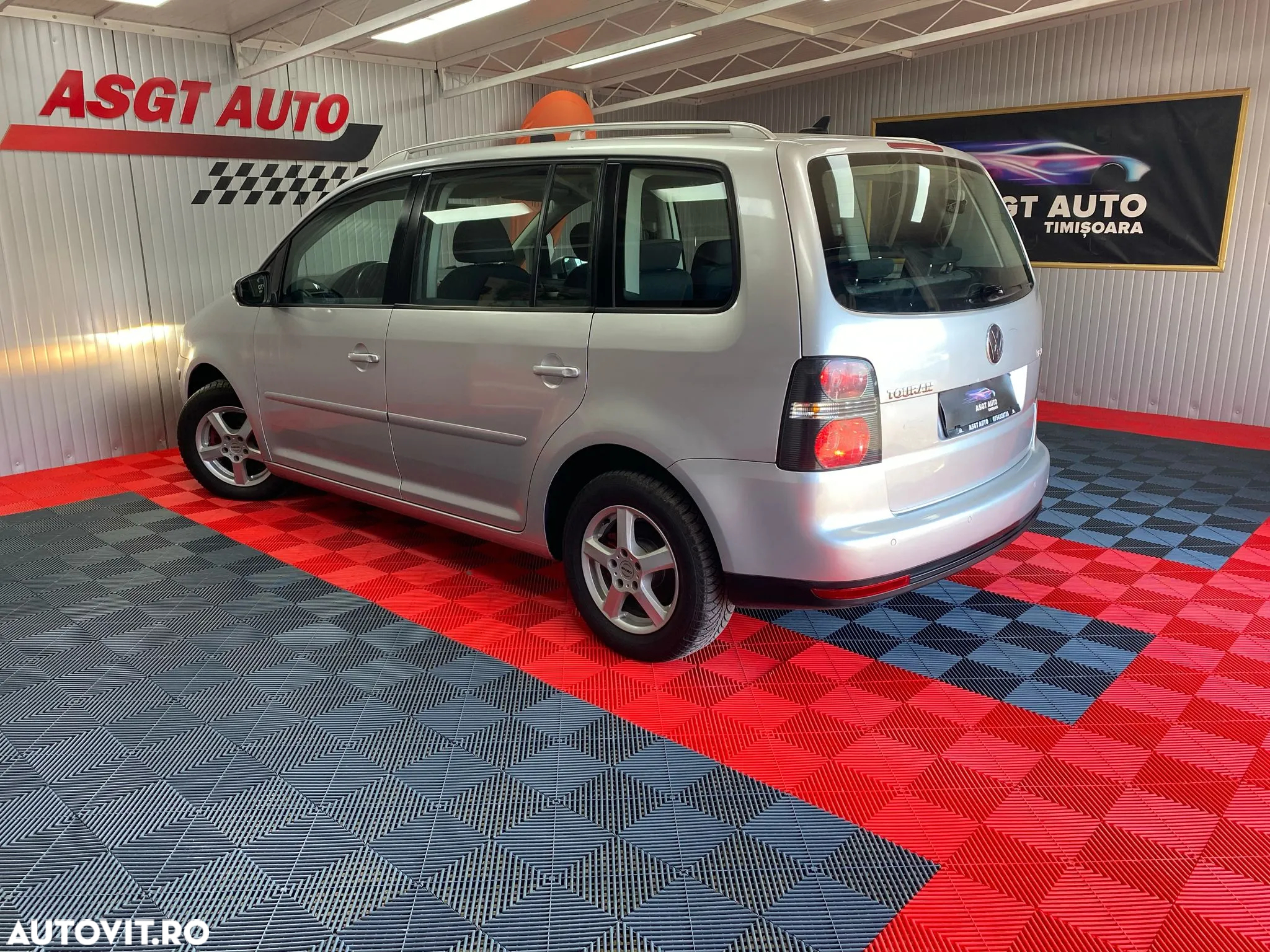 Volkswagen Touran - 5
