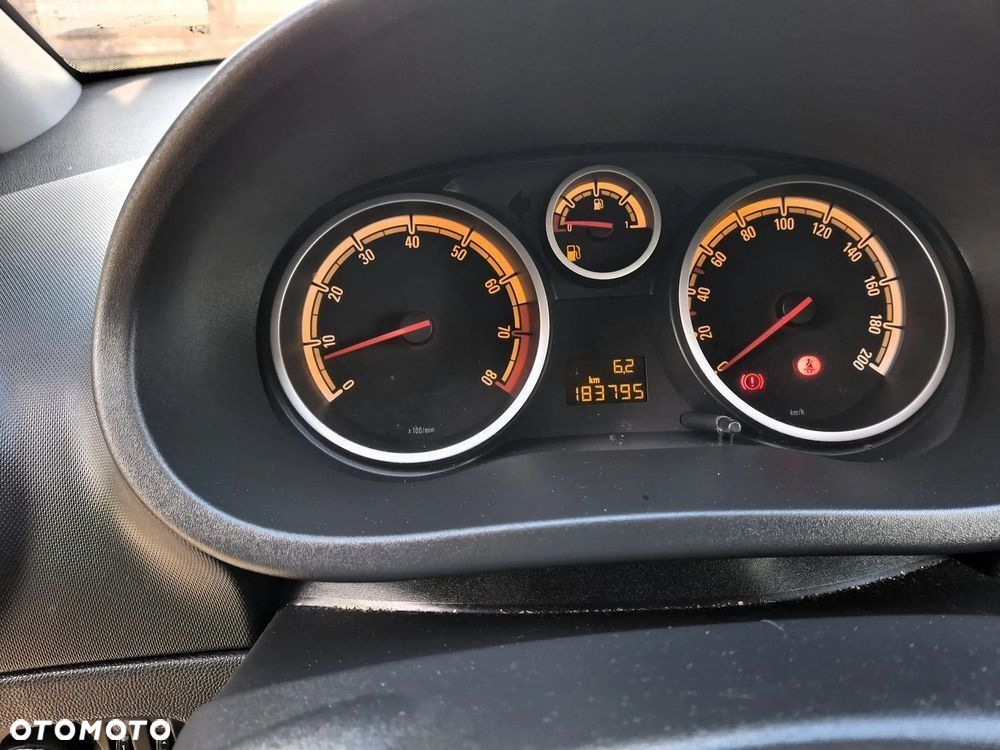 Opel Corsa 1.4 16V 150 Jahre - 17