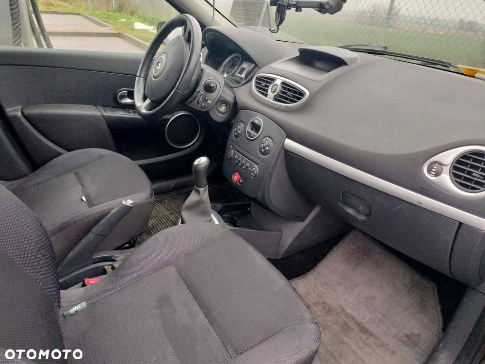 Renault Clio 1.2 16V 75 Dynamique - 21