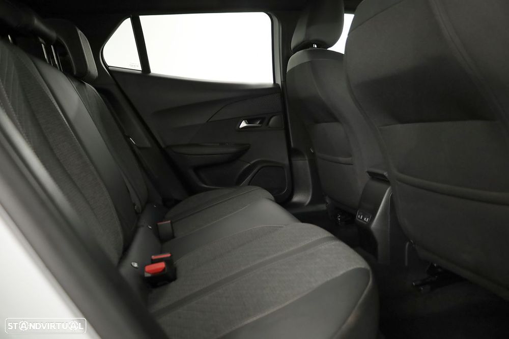 Peugeot 2008 1.2 PureTech Allure EAT8 - 22