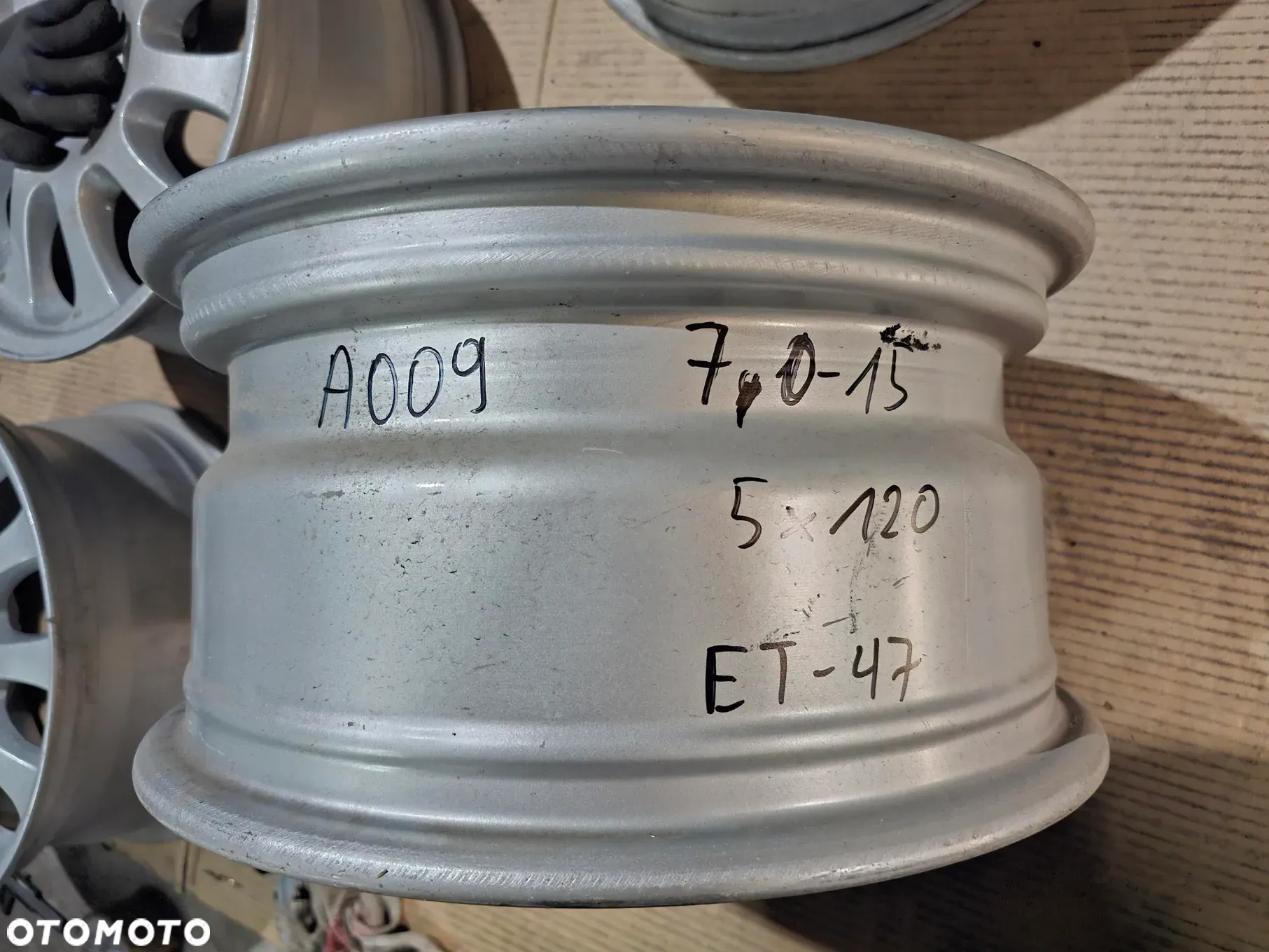 Felgi Aluminiowe 7,0-15 5x120x72,4 ET-47 BMW A009 - 3