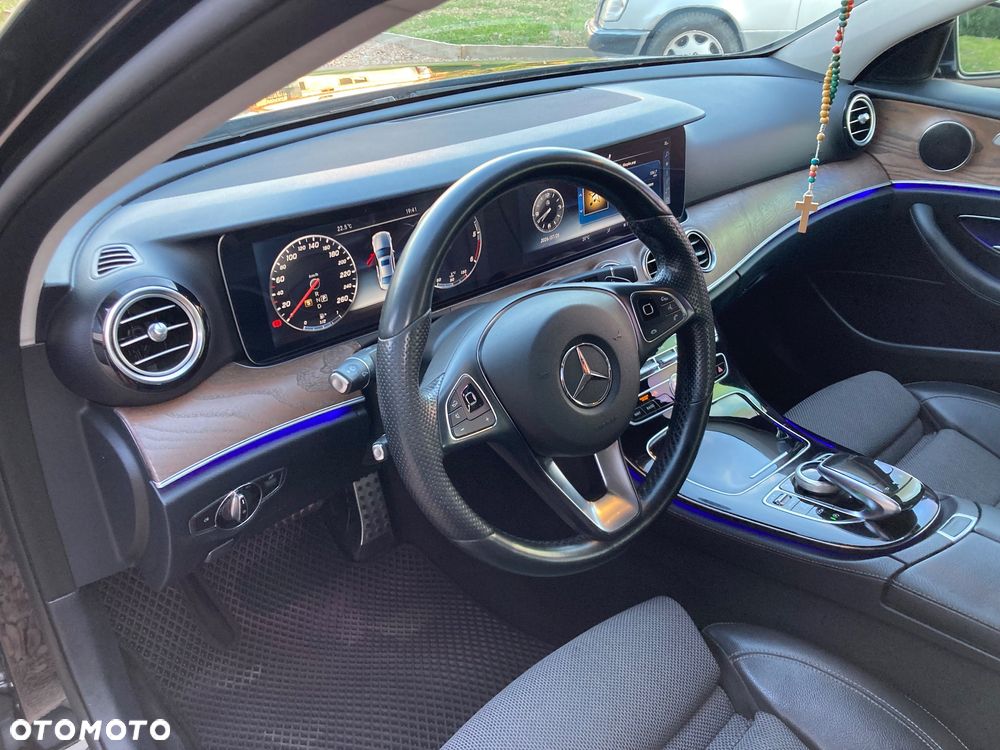 Mercedes-Benz Klasa E 220 d 9G-TRONIC - 21