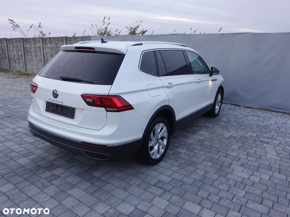 Volkswagen Tiguan - 1