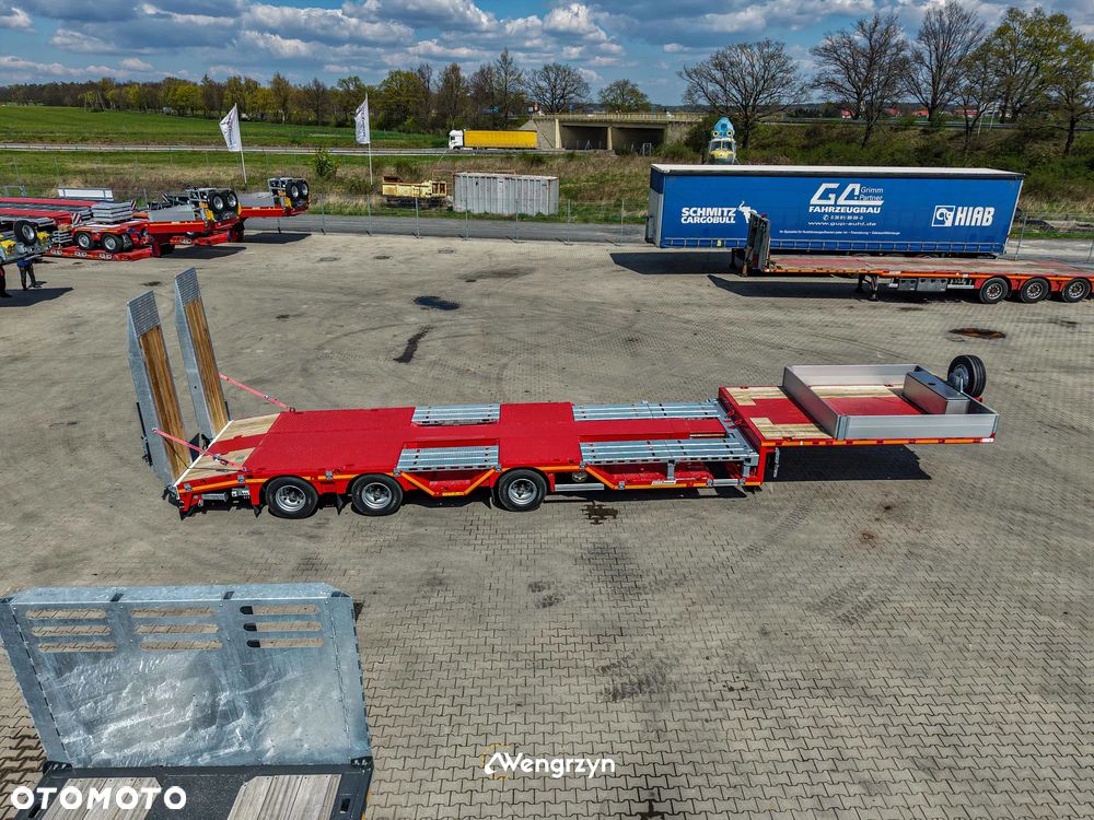MAX Trailer 3 osiowe semi pod ciągnik lowdeck - 15