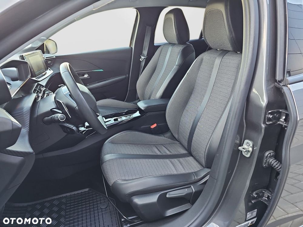 Peugeot 208 - 12