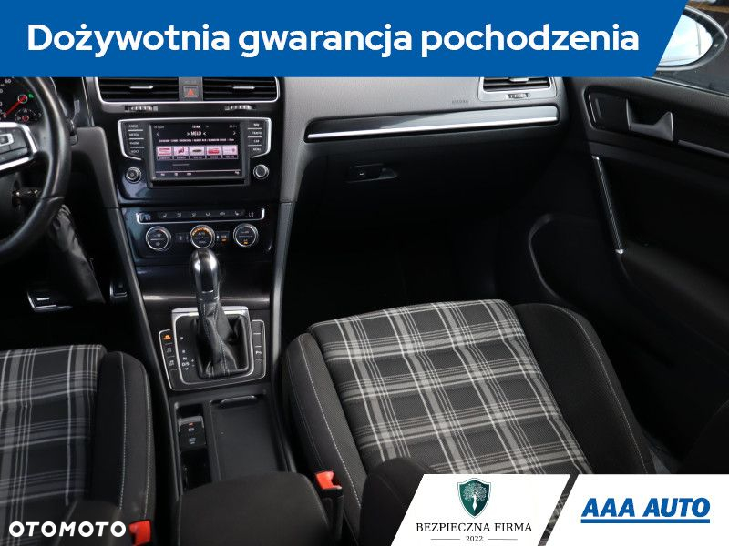 Volkswagen Golf - 9