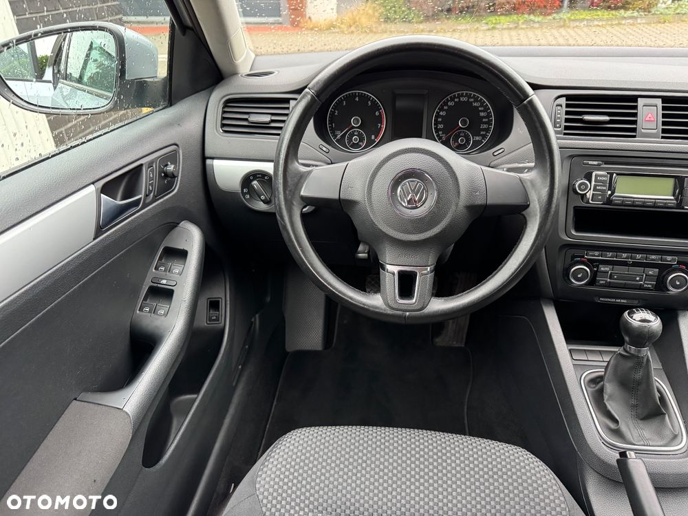 Volkswagen Jetta - 37