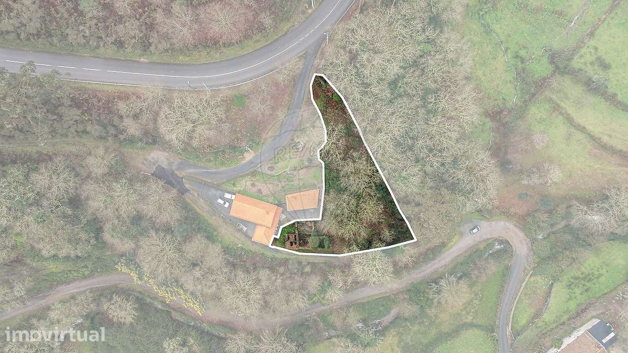MORADIA PARA RESTAURO EM VILA VERDE - Grande imagem: 2/11
